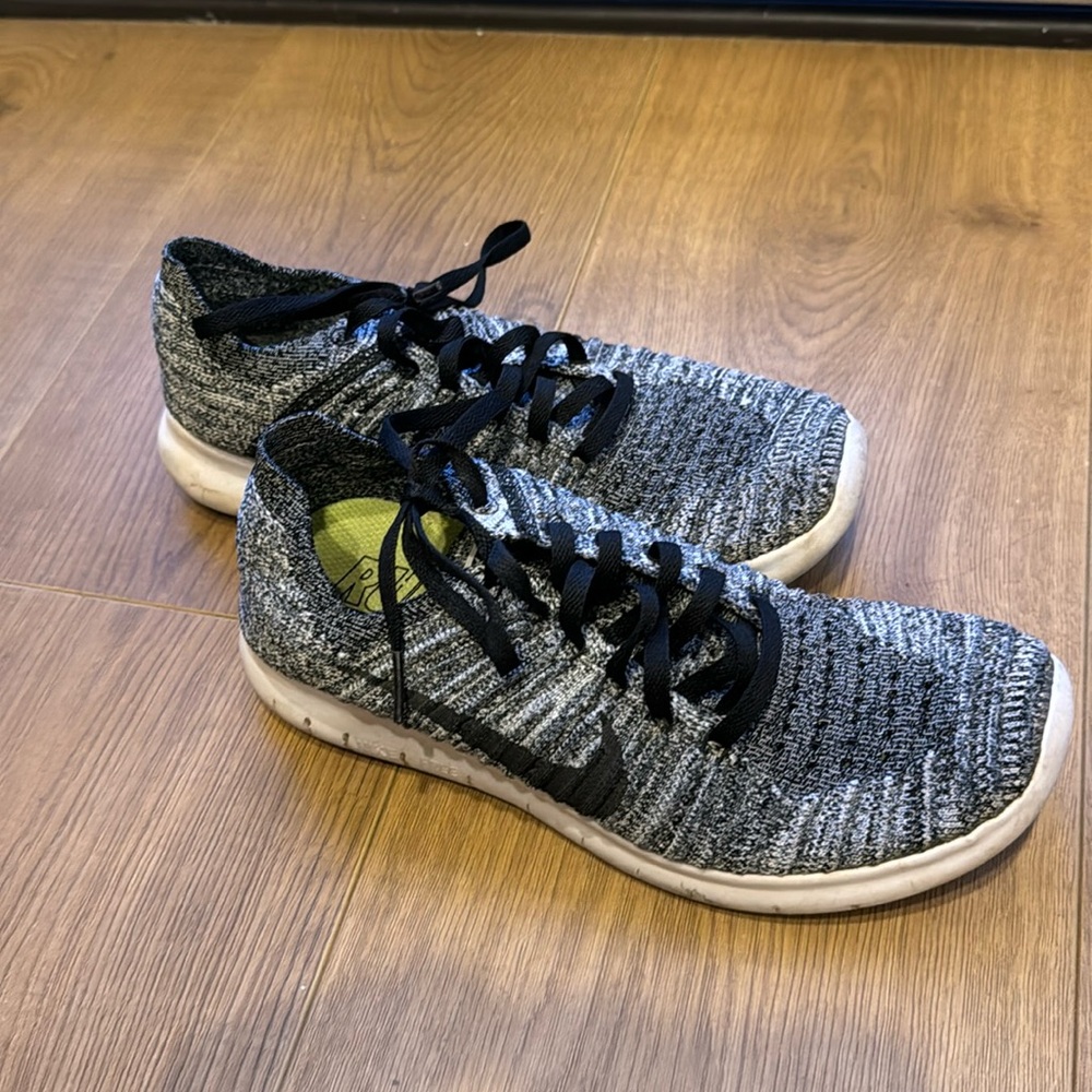 Nike tennis shoes